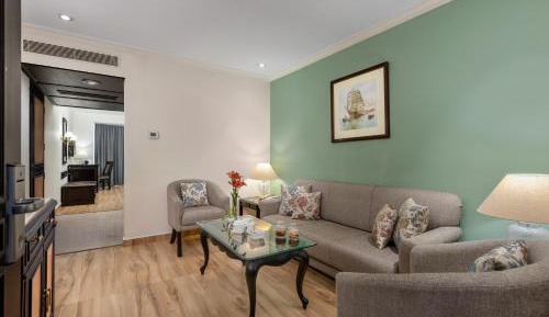 Executive Suite 1 Bedroom Sea View King Bed