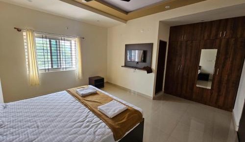 Deluxe Double Room (2 Adults + 1 Child)