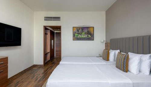 Deluxe Room City View Twin Bed