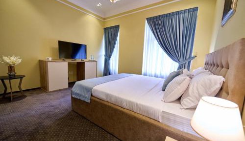 Room #1291775926