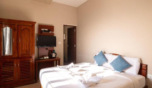 Standard Queen Room