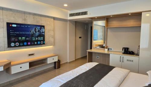 Deluxe King Room