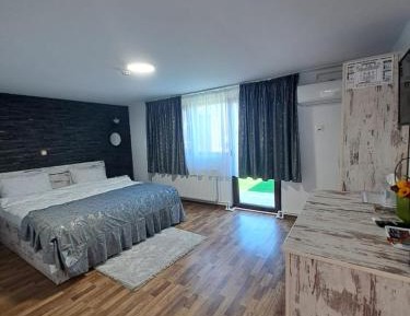 Family Room with Garden View