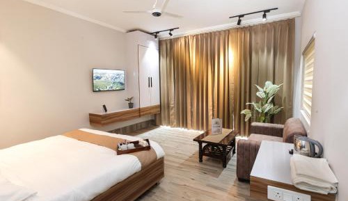 Deluxe Room (2 Adults + 1 Child)