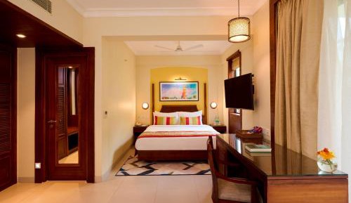 Premium Double Room with Balcony | Enjoy Happy Hours with 1+1 offer