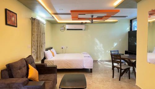 King Studio with Sofa Bed