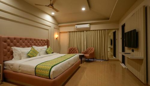 Suite with Private Pool