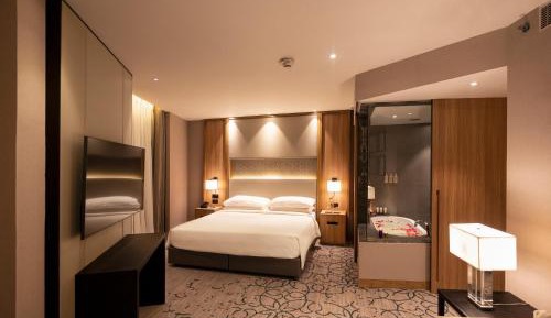 Suite | 10% Off on Food & Soft Beverages, Laundry, Spa, Airport Transfers and Early Check in & Late Check out (Subject to Availability)