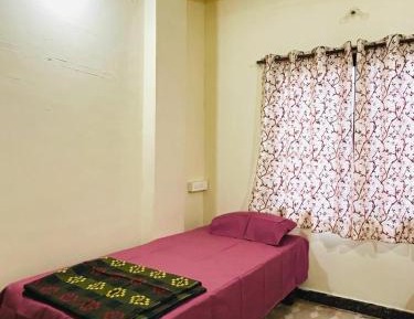 Single Room with Shared Bathroom