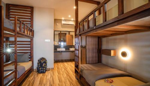 Bed in Deluxe 6-Bed Mixed Dormitory Room