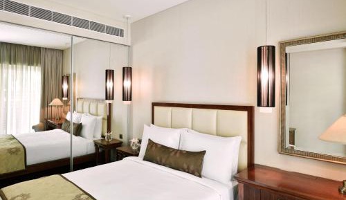 1 Bedroom Residential Suite, Living Room, Balcony, Kitchenette