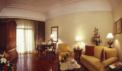 Royal Club Suite with Pool / Garden View Balcony, BMW Airport Transfers & Cocktail hours