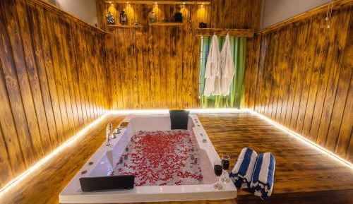 Suite with Spa Bath