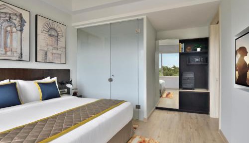 One Bedroom Deluxe - Evening Tea /Coffee service with Cookies