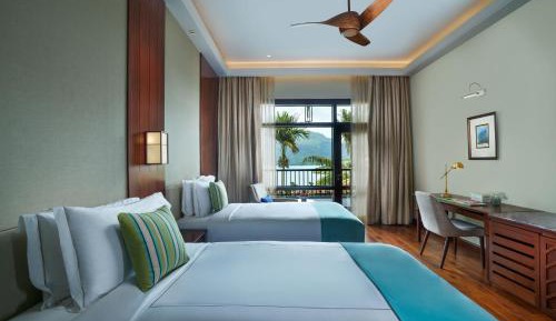 Luxury Room Lake View Balcony Twin Bed