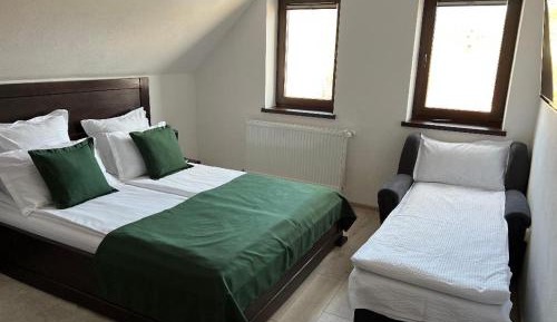 Deluxe Room (2 Adults + 1 Child)