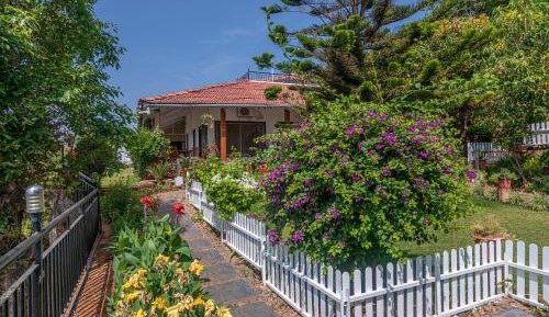 Villa with Garden View