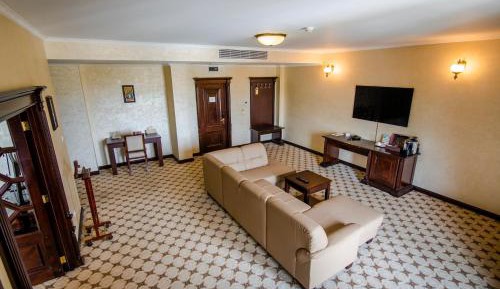 Deluxe King Suite