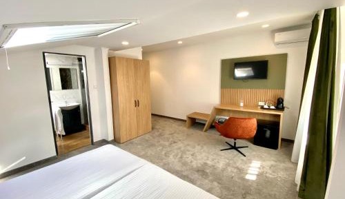 Double or Twin Room with Private Bathroom