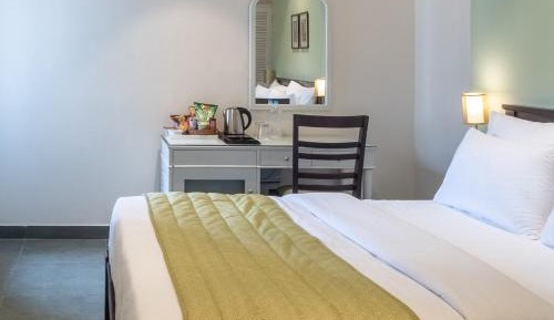 Deluxe Queen Room