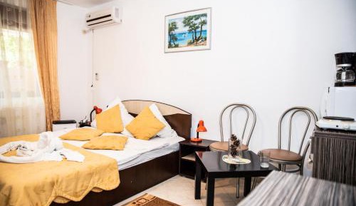 Studio with Balcony - Semi-basement