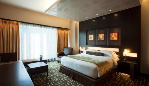 Executive Suite with Lounge Access and Complimentary 3 Pieces of Laundry