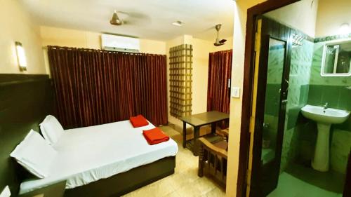 Deluxe Double Room (2 Adults + 1 Child)