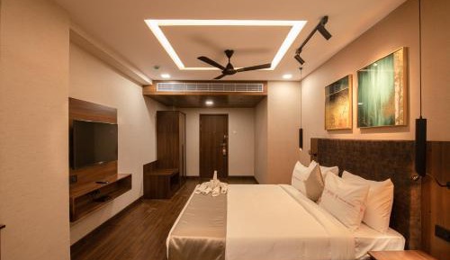 Deluxe King Suite