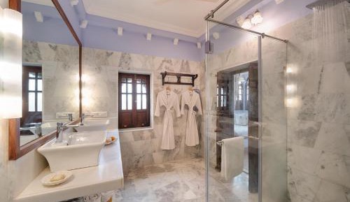 Suite: 20% off on Food & Beverage services, Complimentary village walk