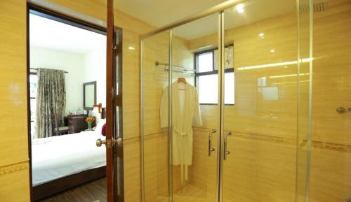 Lake view room with plunge pool