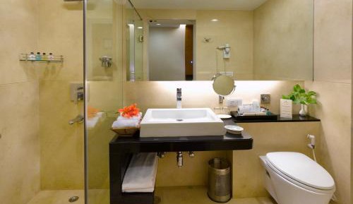 Russel Suite - 10% off on Laundry and Travel desk 