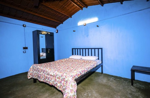 Satara Hotel | Cozy Basic Room in A Picturesque Wada 11