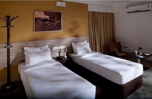 Town Hall Hotel | Metro Park Inn