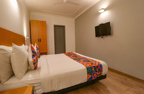Chittaranjan Hotel | Fabhotel Lord Inn