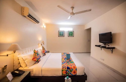 Saket Hotel | Fabhotel Anutham