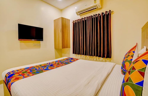 Vile Parle East Hotel | FabHotel Prakash Inn - T2 - Chhatrapati Shivaji Airpor