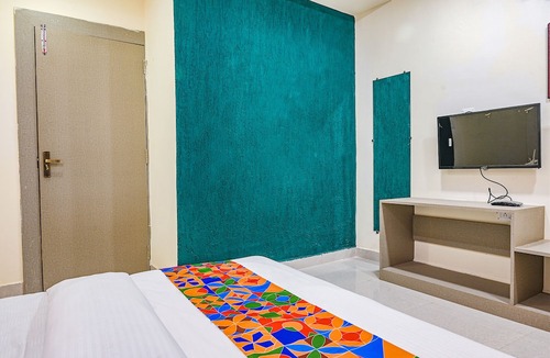 Kolar Road Hotel | FabHotel The Whistler