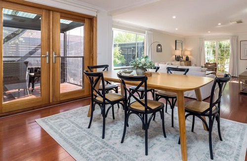 Macquarie House | Modern 3BR in Macquarie