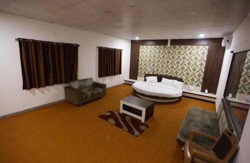 Omkareshwar Hotel | Narmada Hills Resort