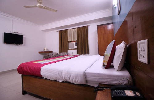 Gwalior Hotel | OYO 2754 near City Centre