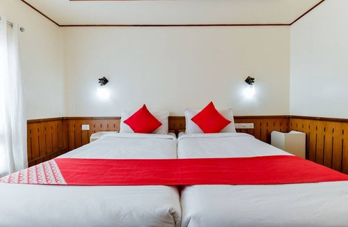 Ambalapuzha Boat Rental | OYO 23047 Rkv Golden Petal Houseboat 3 Bhk