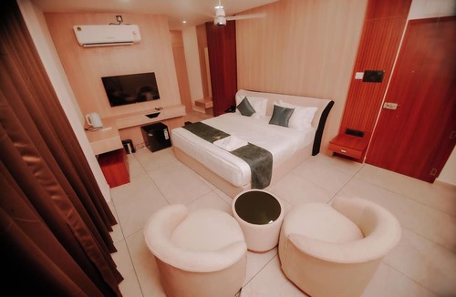 Pala Hotel | Empire Suites