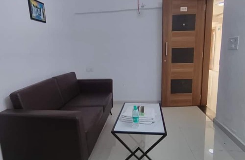 Pardi House | Royal Night Guesthouse - Daman