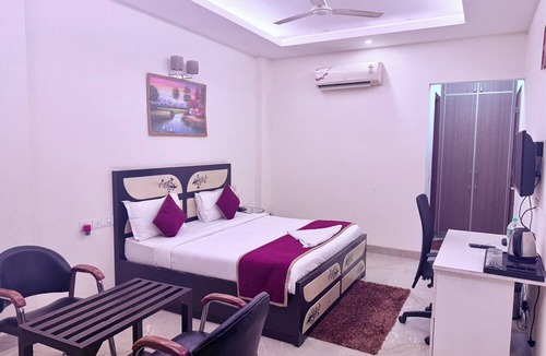 DLF City Hotel | STAR INN
