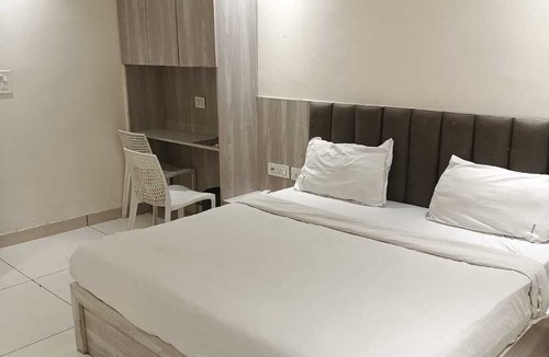 Adarsh Nagar Hotel | Hotel Red Chilly Adarsh Nagar