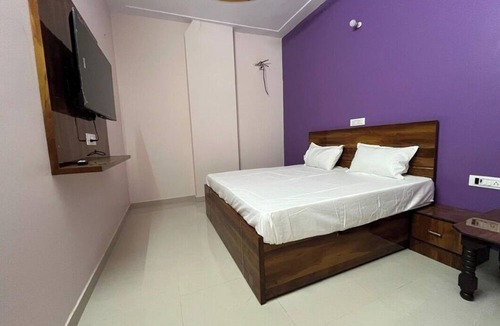 Vrindavan Hotel | Shree Hari palace