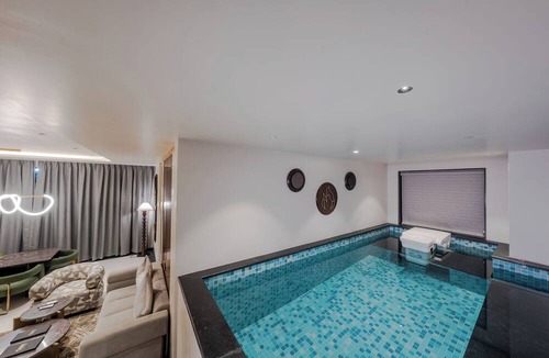 Raipur Hotel | Omaya Suites
