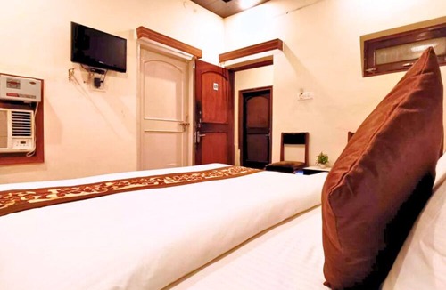 Sultanpur Hotel | Hotel Vijay Deluxe