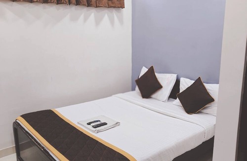 Vijaya Nagar Cabin | Hotel Golden Arch