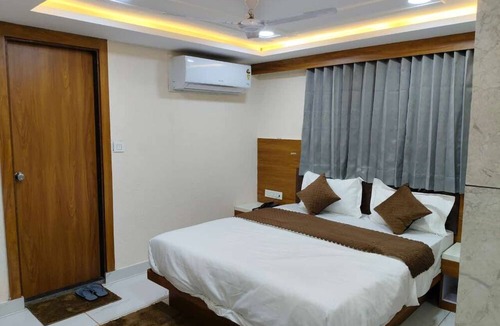 Navrangpura Hotel | Hotel just inn